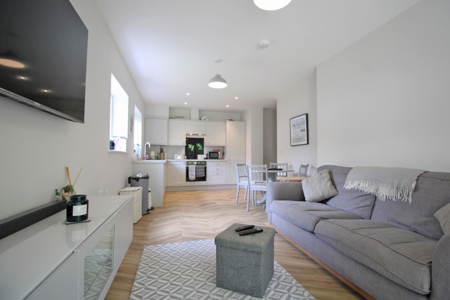 2 bed flat to rent  - Property Image 1