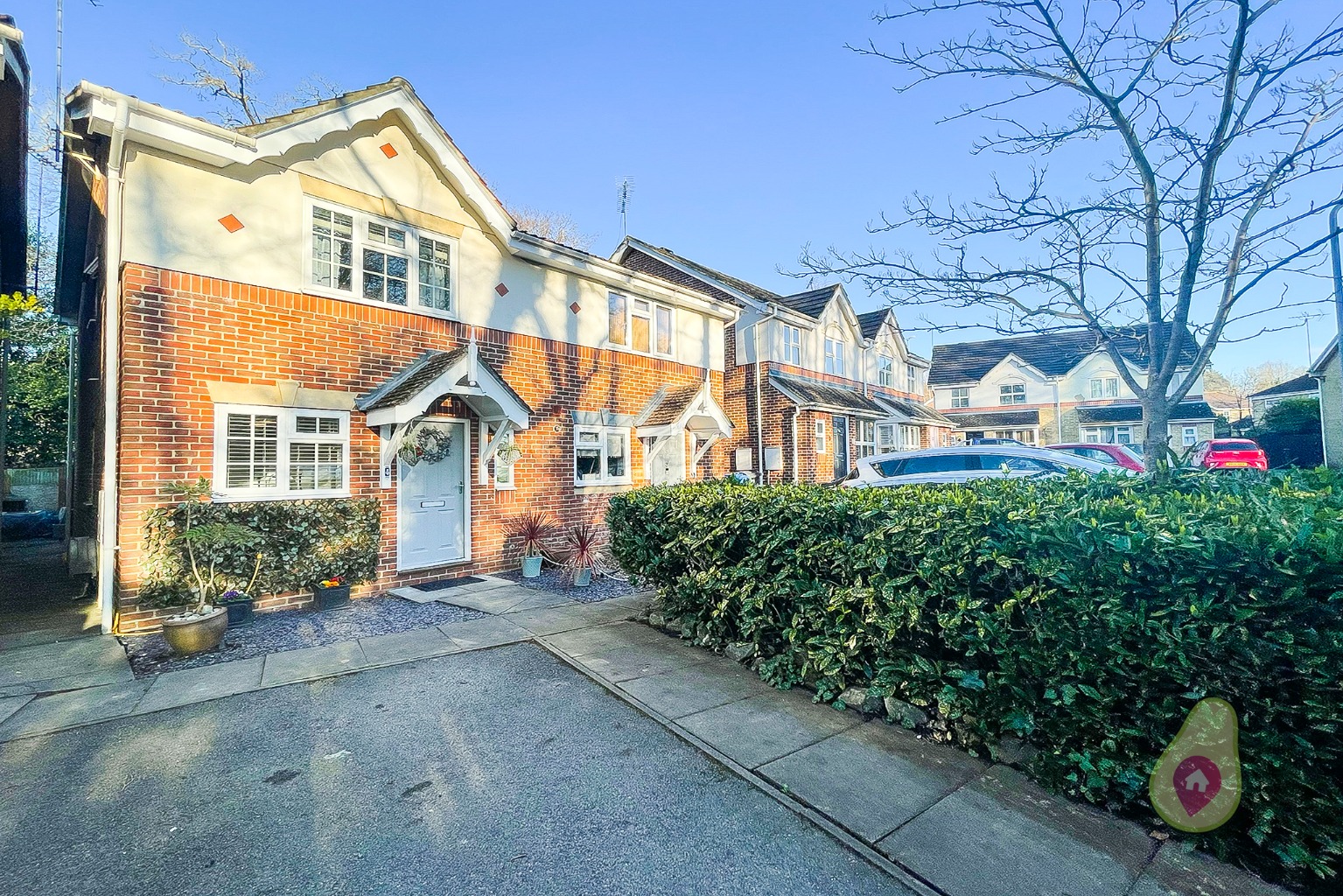 A beautifully presented starter home, nestled into a tranquil location within North Ascot and within walking distance of local shops, schools and nature reserves. Two double bedrooms, off-street parking, large rooms and a low-maintenance garden make this the perfect starter home.