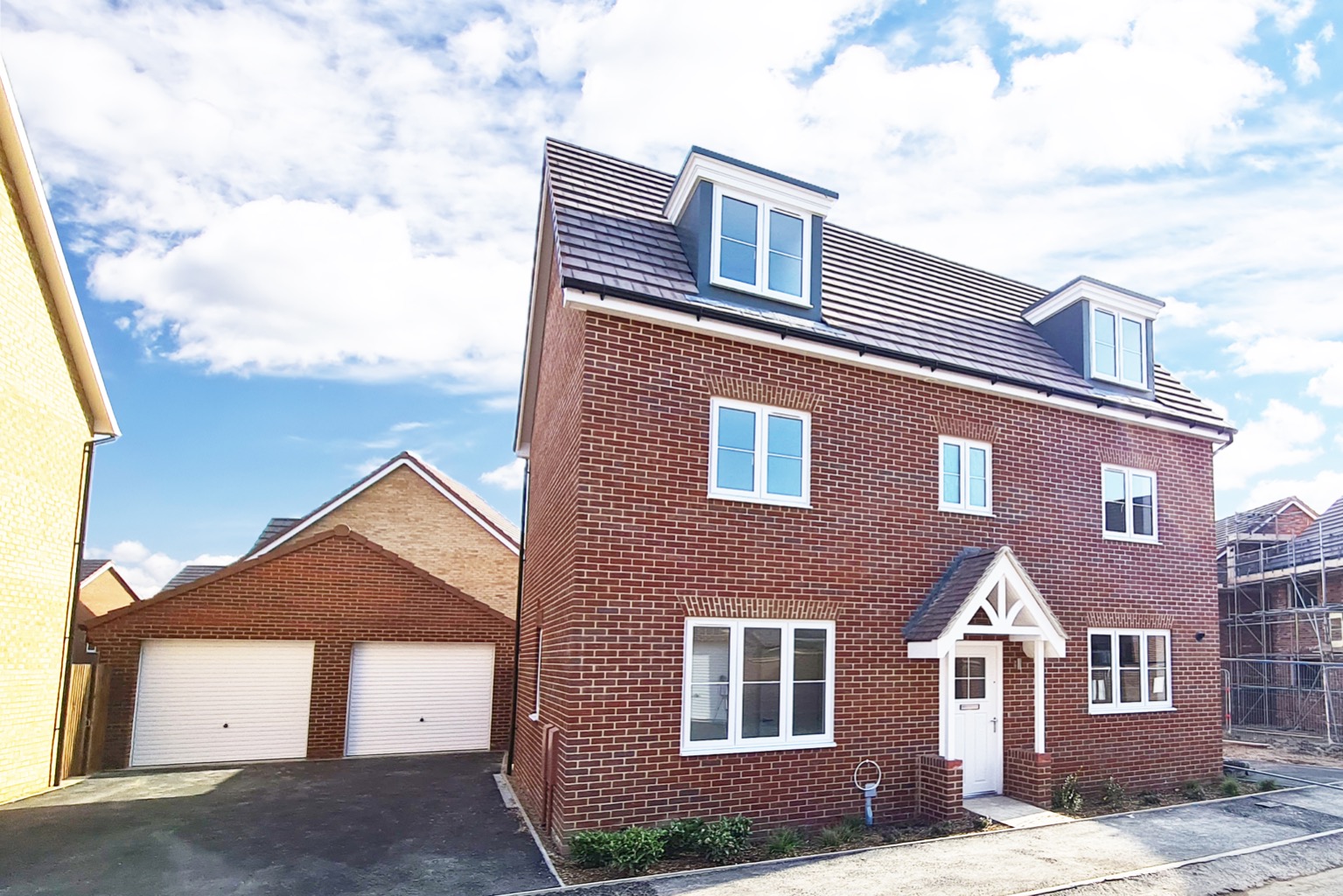 BRAND NEW detached house, plenty of space throughout and would make the perfect family home! both carpets and flooring to be installed, available beginning April.