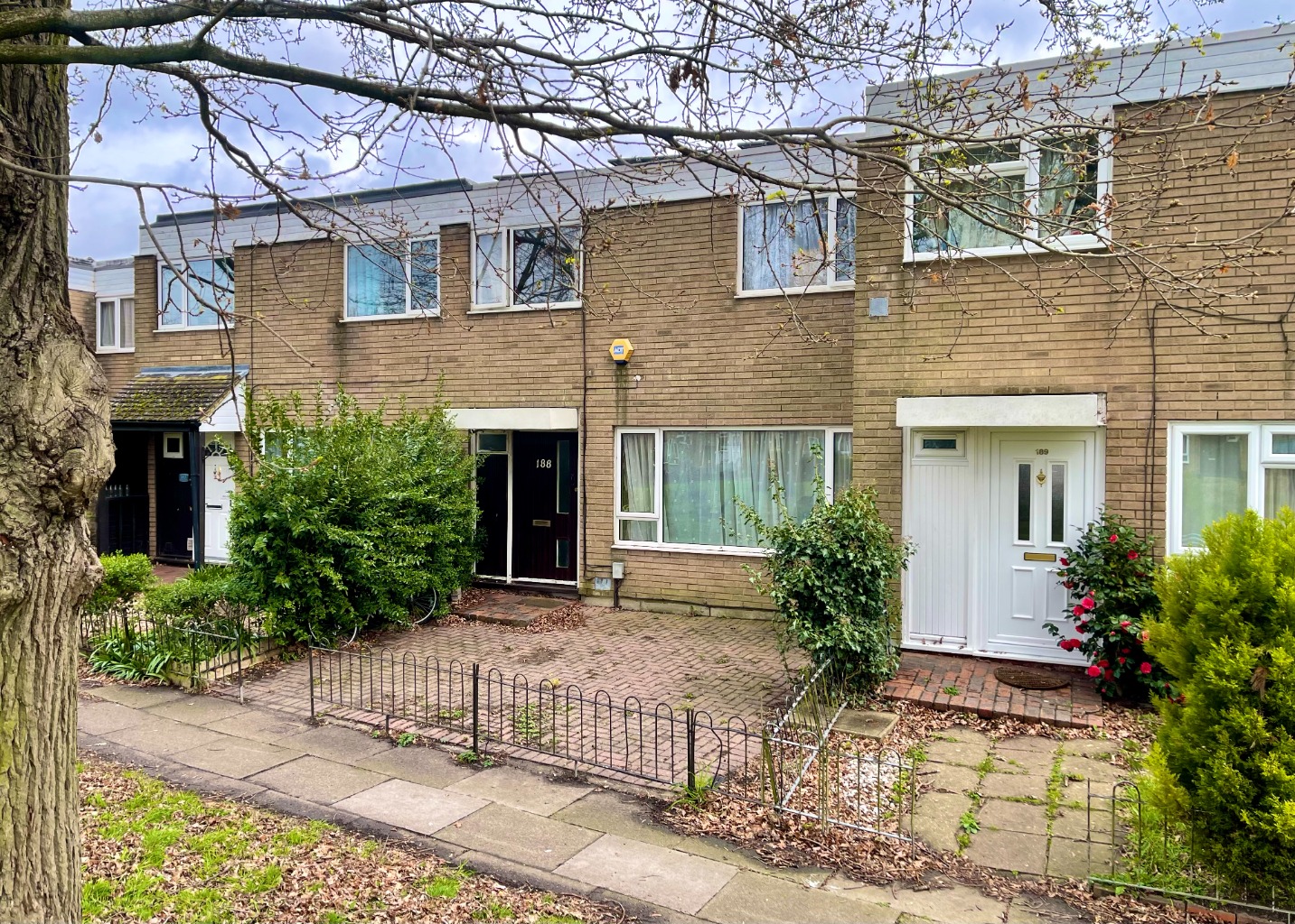 3 bed terraced house for sale in Caswell Close, Farnborough, GU14