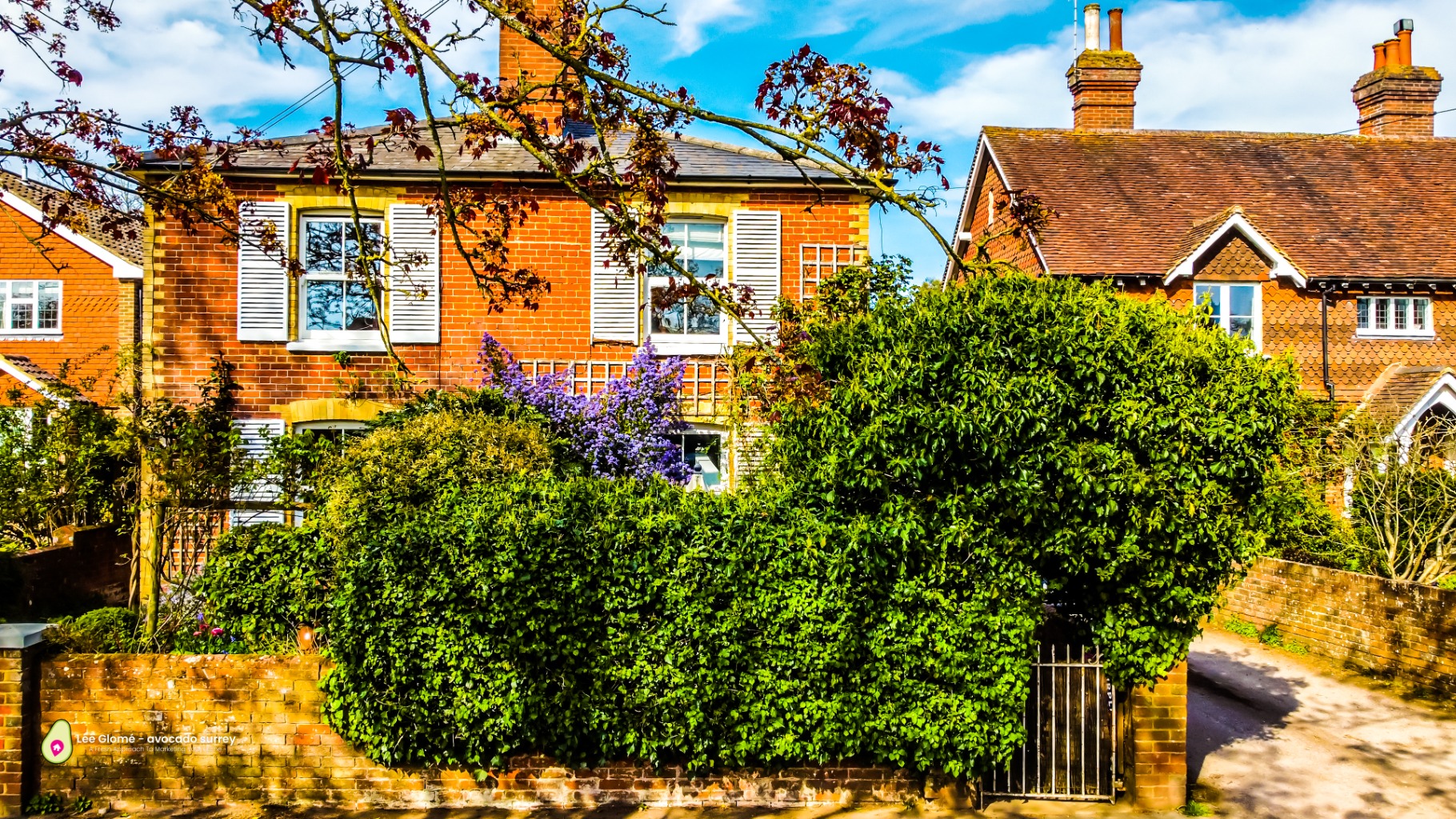 This pretty Two bedroom Victorian semi-detached cottage is set on Cranleigh Common and within a stones throw of Cranleigh High Street with all the local amenities on your doorstep. Offering a great sized open-planned refitted Kitchen/diner, cozy lounge with wood burner, Courtyard garden to the front