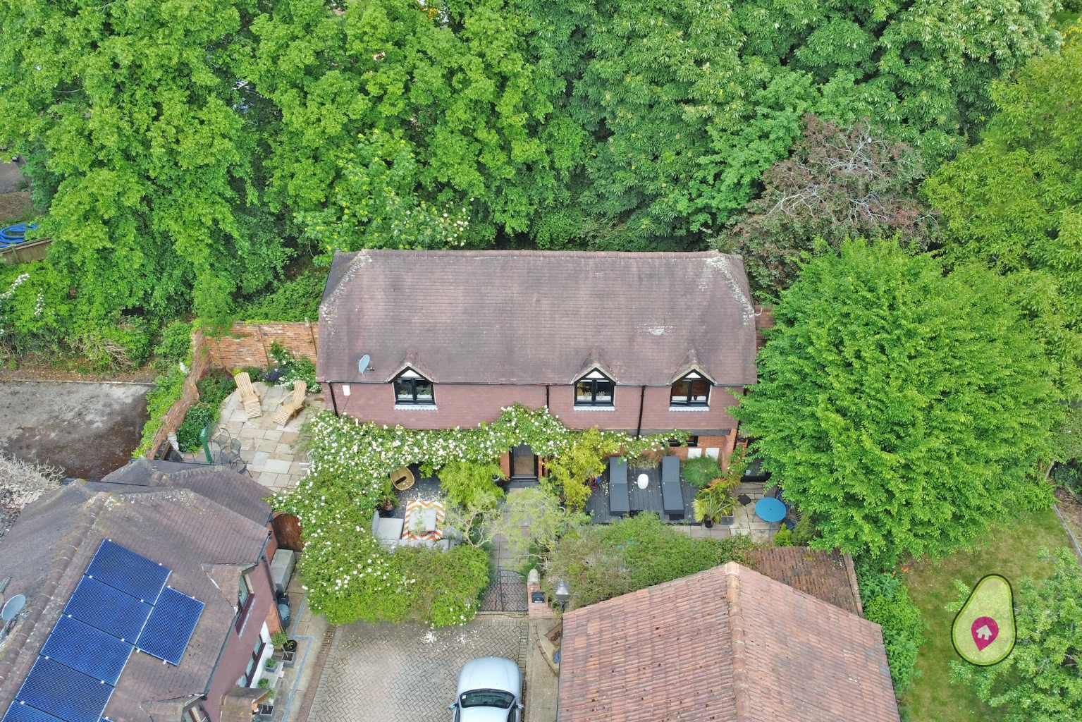 This is a special home, set in the picturesque village of Sonning, Old Well Court is a private development of just three properties. This house is absolutely stunning inside with the benefit of a private garden area, double garage and two parking spaces.