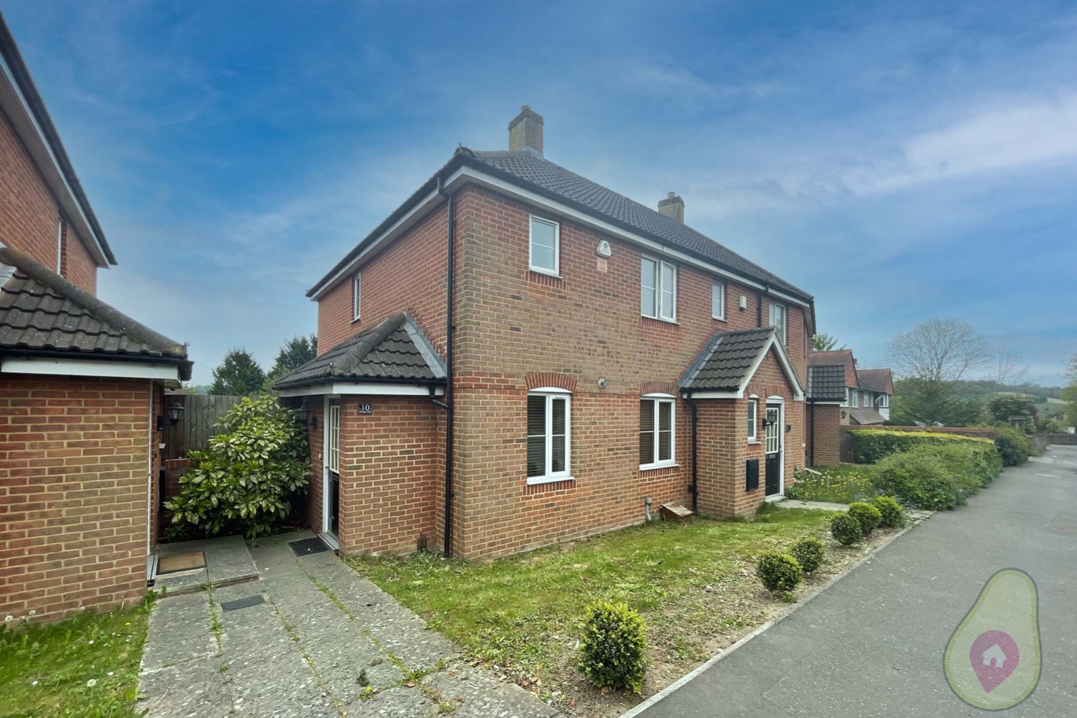 3 bed end of terrace house for sale in Plomer Hill, High Wycombe, HP13
