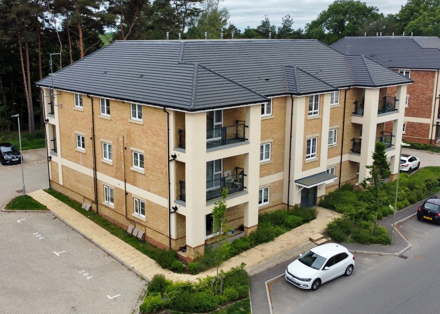 2 bed ground floor flat for sale in Hurst Avenue, Camberley, GU17