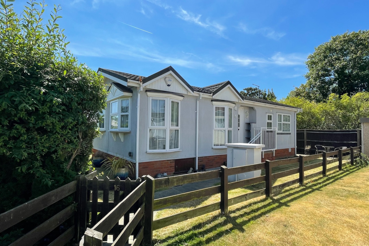 2 bed park home for sale in Fifield Road, Maidenhead, SL6 
