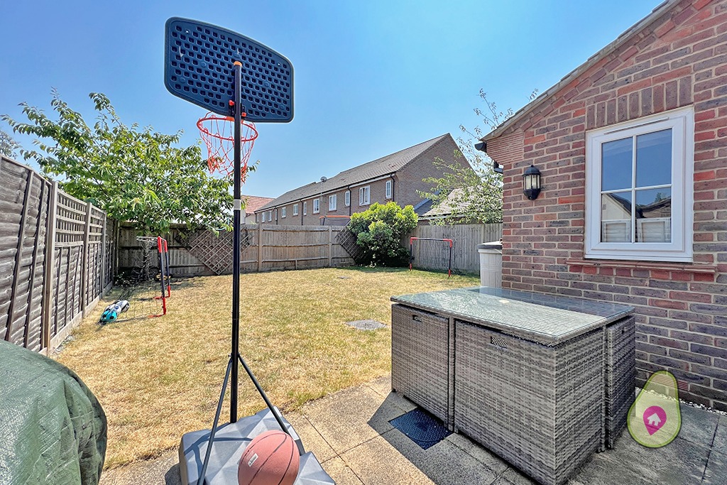 4 bed detached house for sale in Addington Gardens, Reading  - Property Image 12