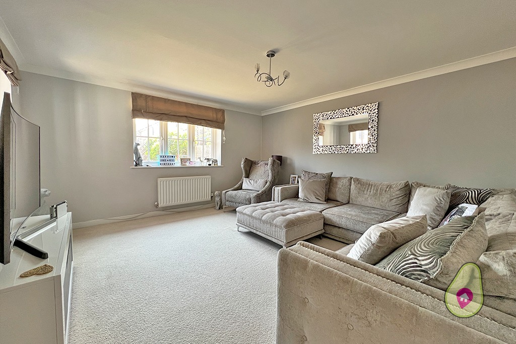4 bed detached house for sale in Addington Gardens, Reading  - Property Image 3