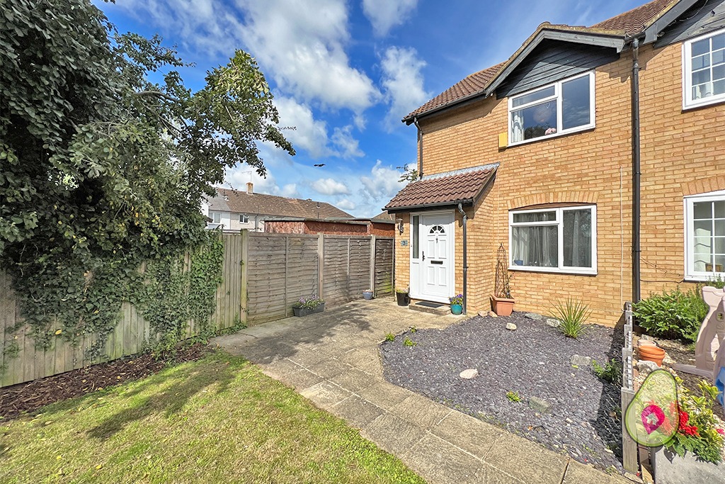 2 bed semi-detached house for sale in Dovecote Road, Reading  - Property Image 1