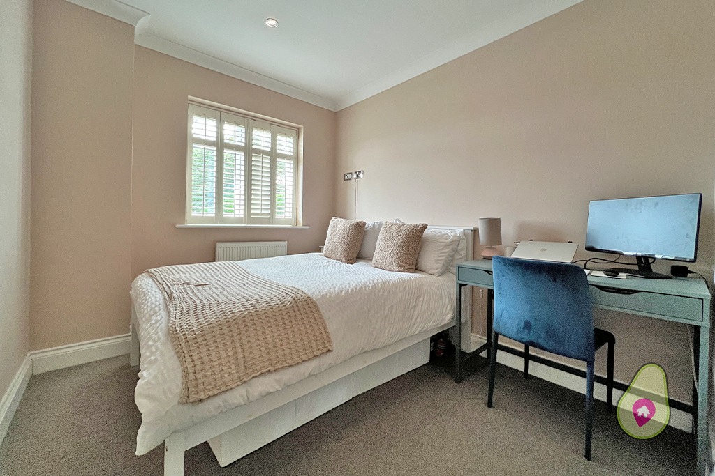 4 bed detached house for sale in Oatlands Chase, Reading  - Property Image 8