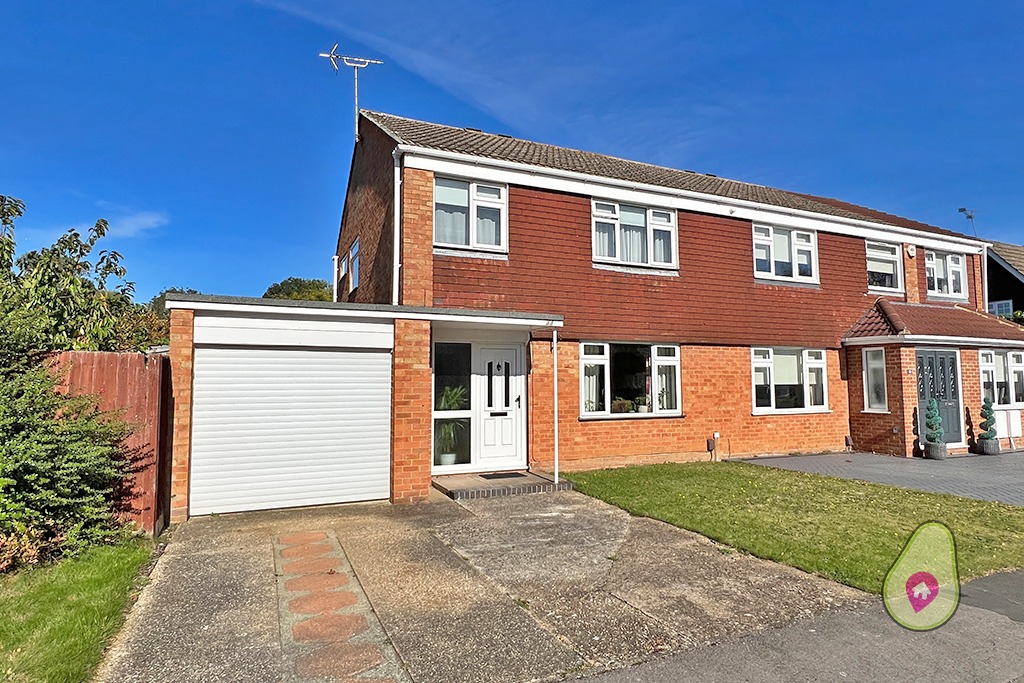 3 bed semidetached house for sale in Wokingham (ref 556025)