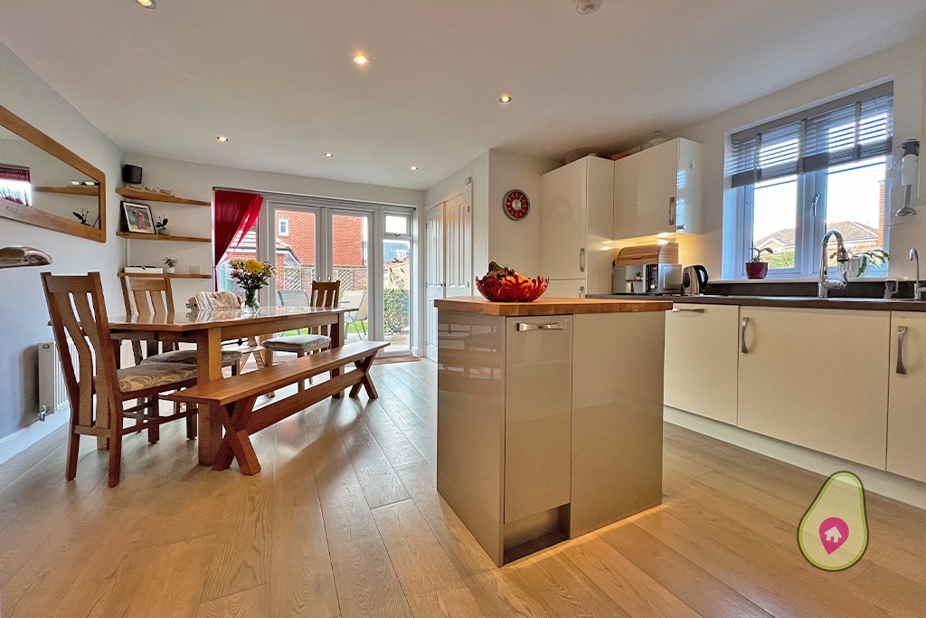 4 bed end of terrace house for sale in Samborne Drive, Wokingham  - Property Image 3