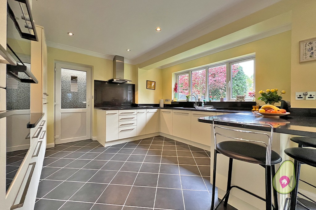 5 bed detached house for sale in St. Helier Close, Wokingham  - Property Image 5