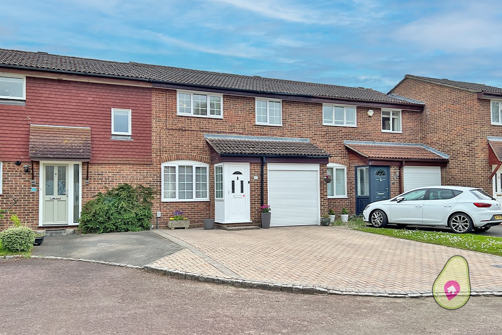 3 Bed Terraced House For Sale In Wokingham Ref 580689