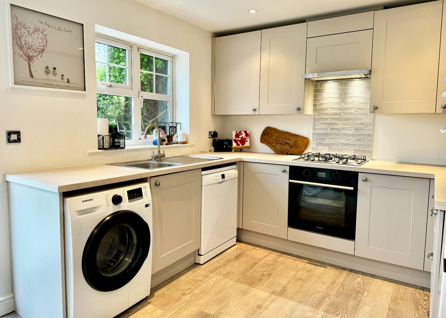 3 bed end of terrace house for sale in Stockbridge Road, Fleet  - Property Image 3