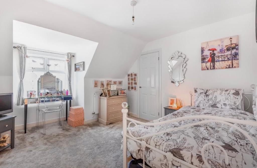 2 bed flat for sale in Nine Mile Ride, Wokingham  - Property Image 9