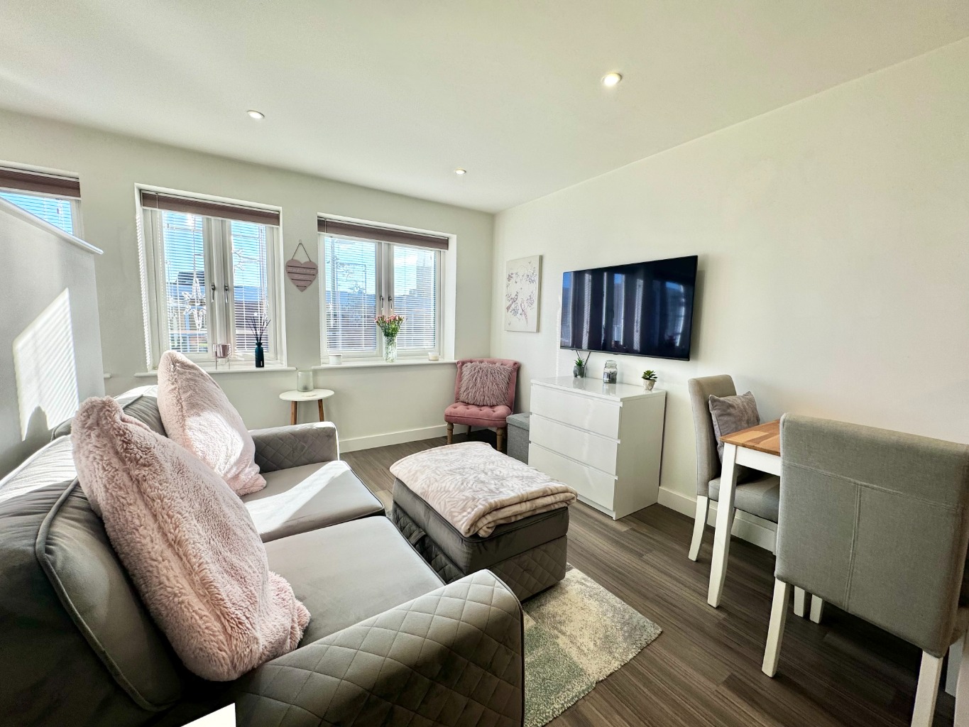 1 bed studio flat for sale in Church Road, Fleet - Property Image 1