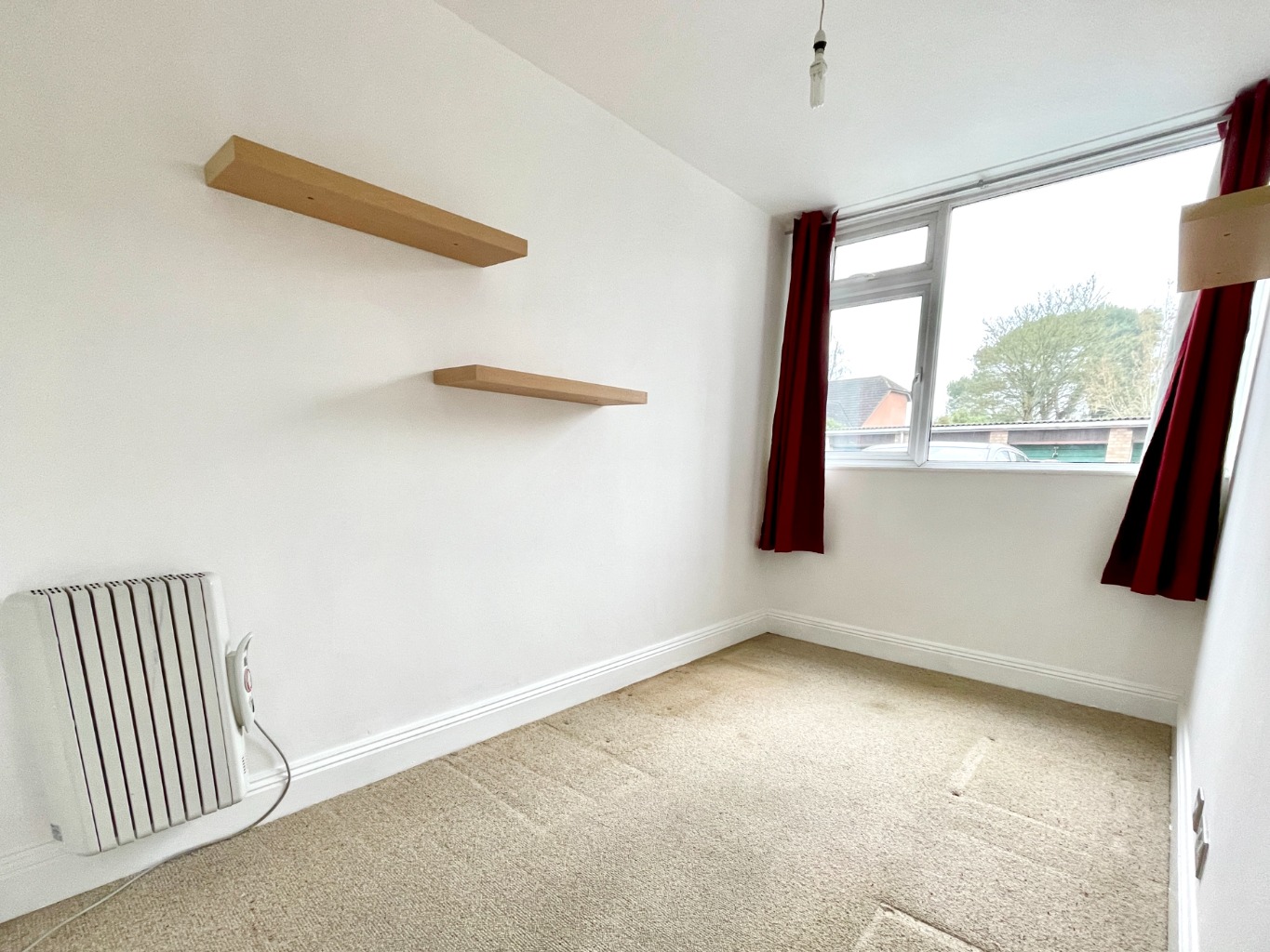 2 bed ground floor flat for sale in Rances Lane, Wokingham  - Property Image 8