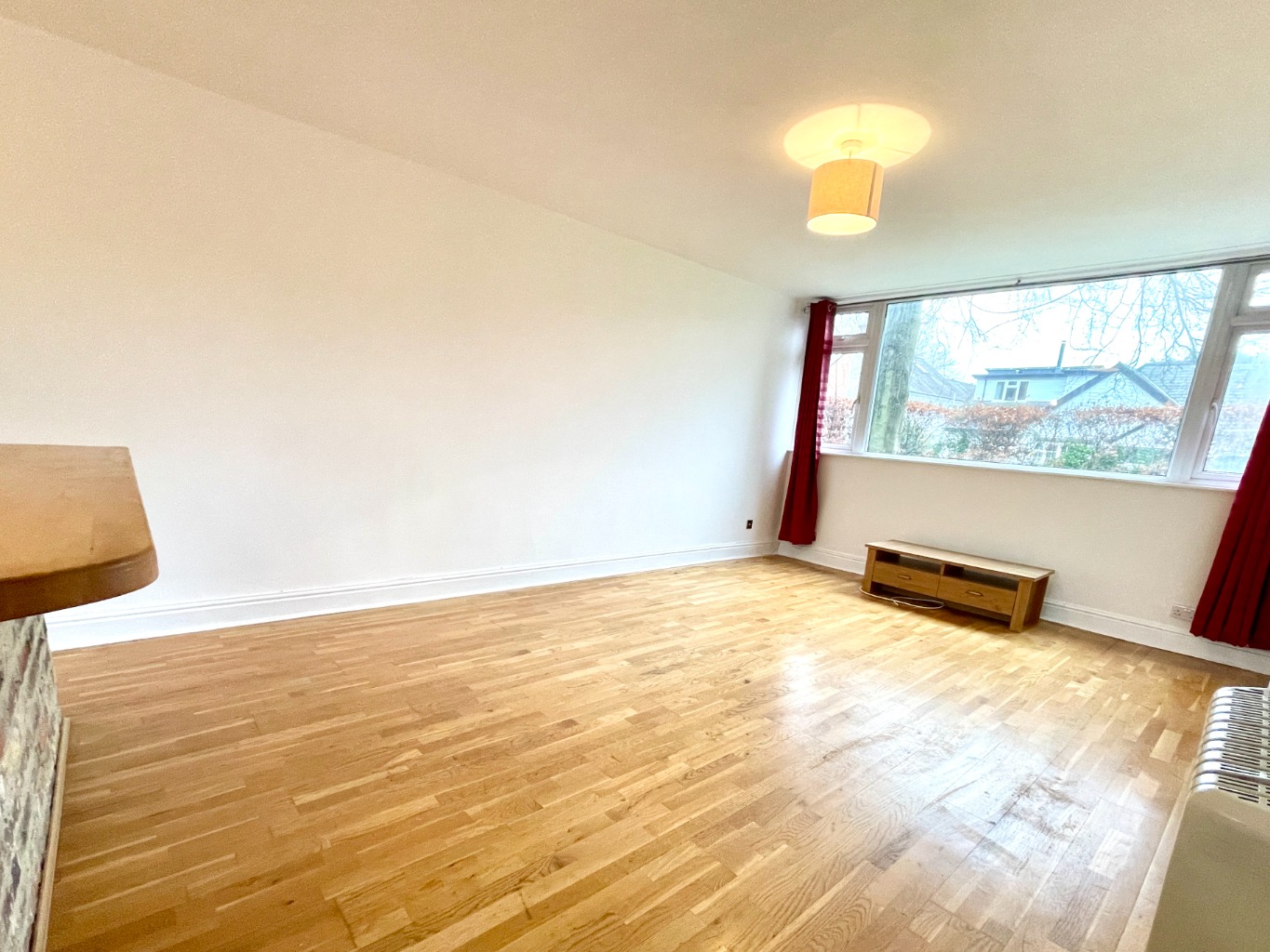 2 bed ground floor flat for sale in Rances Lane, Wokingham  - Property Image 6