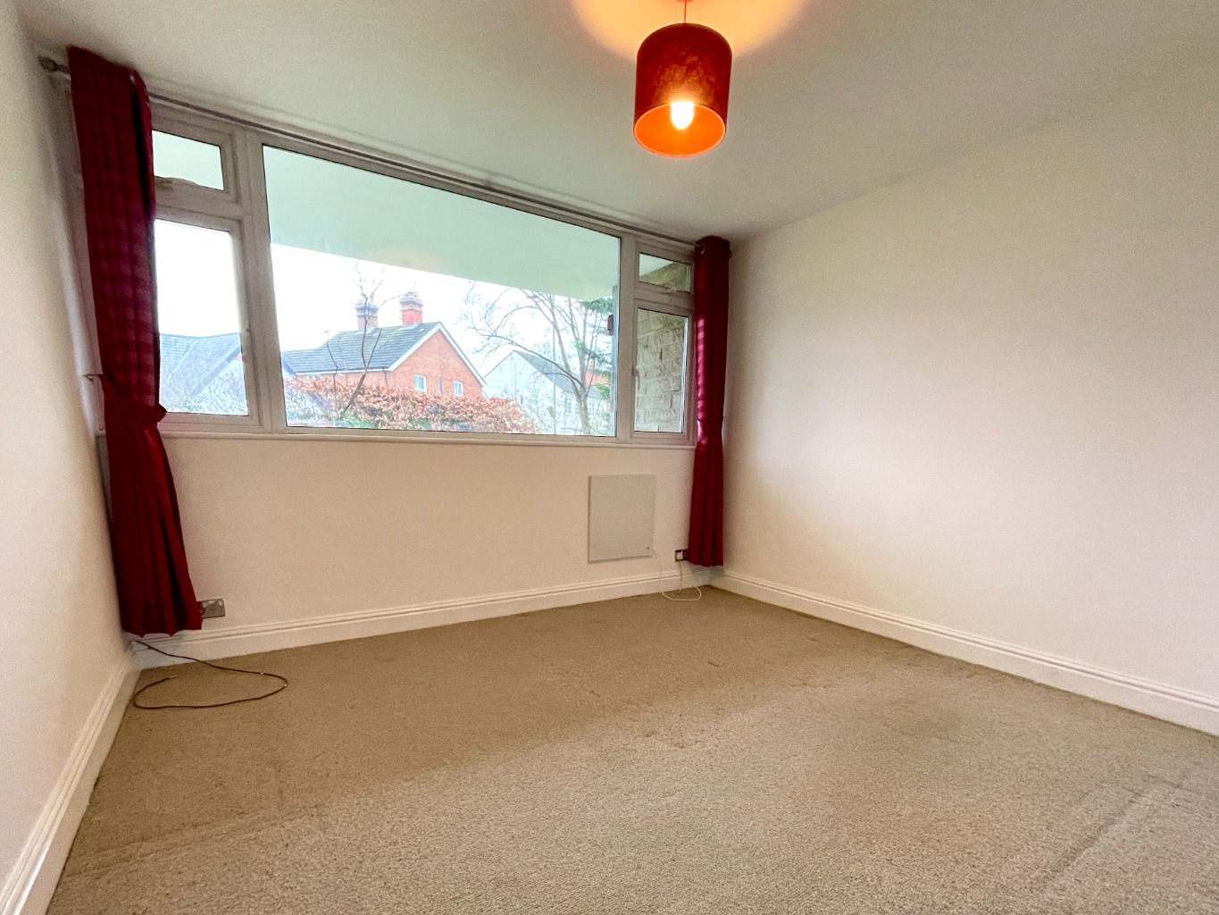 2 bed ground floor flat for sale in Rances Lane, Wokingham  - Property Image 7
