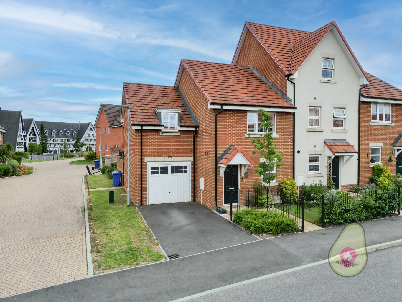 3 bed end of terrace house for sale in Chapman Drive, Bracknell  - Property Image 1