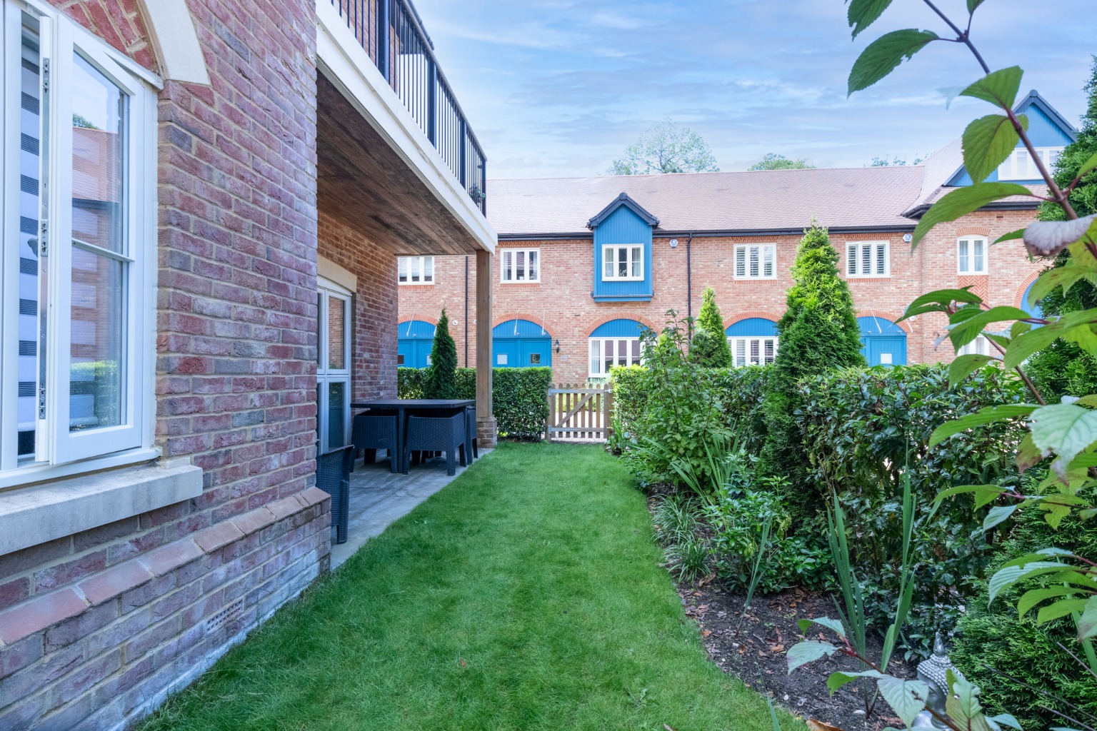 2 bed flat for sale in Boleyn Mews, Ascot  - Property Image 3