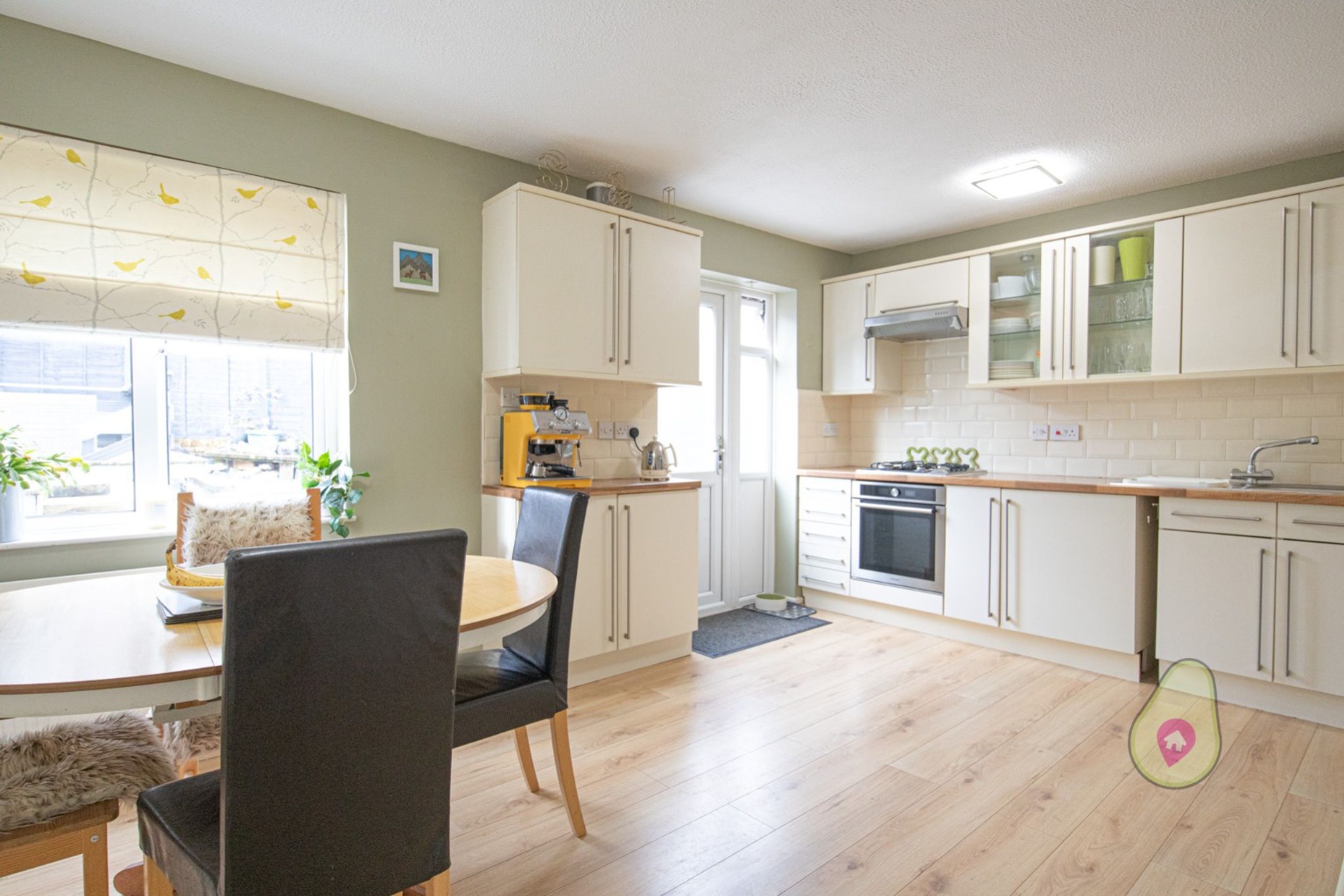 3 bed end of terrace house for sale in Nutley, Bracknell  - Property Image 2