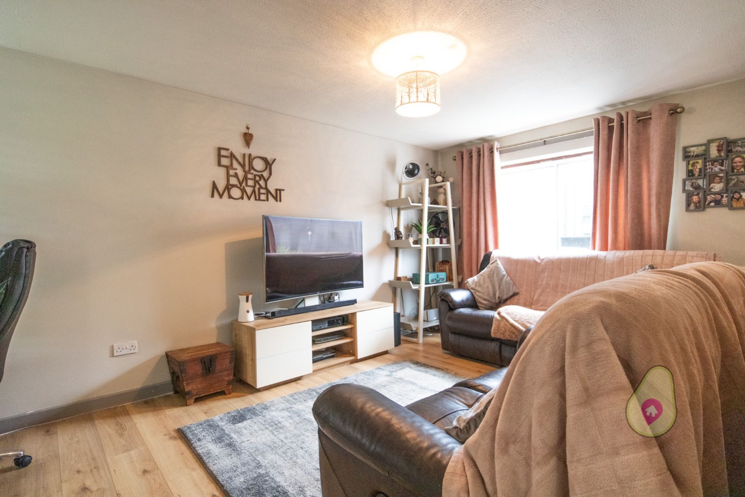 3 bed end of terrace house for sale in Nutley, Bracknell  - Property Image 5