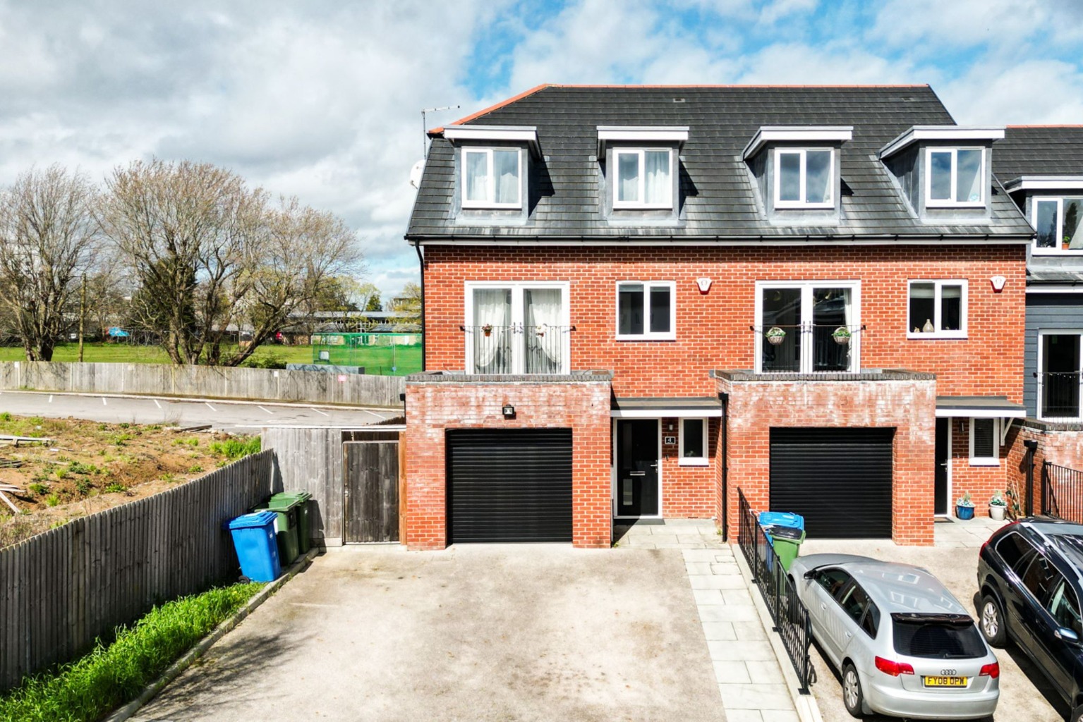 5 bed end of terrace house for sale in Robins Gate, Bracknell  - Property Image 1