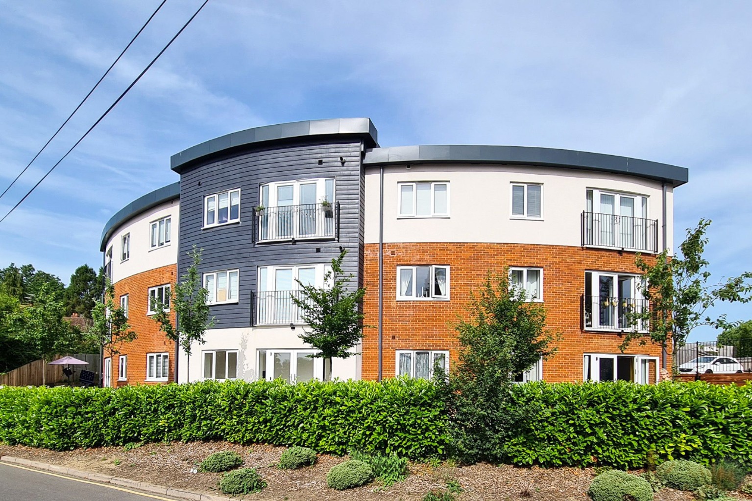 2 bed flat for sale in Robins Gate, Bracknell  - Property Image 1