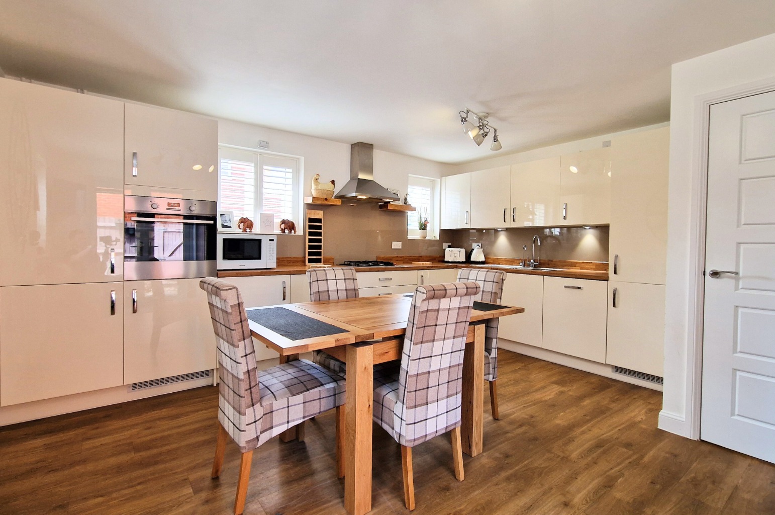 4 bed detached house for sale in Compton Mead, Crowthorne  - Property Image 3