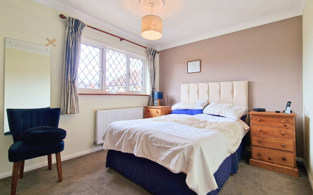 3 bed link detached house for sale in Bluethroat Close, Sandhurst  - Property Image 9