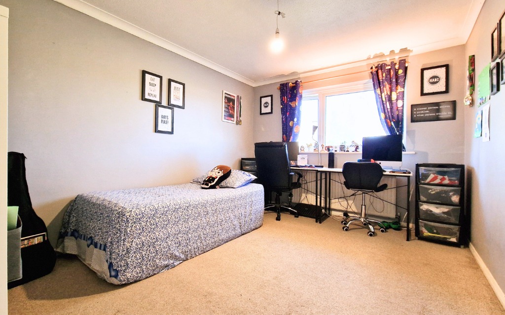 3 bed terraced house for sale in Wild Briar, Wokingham  - Property Image 8