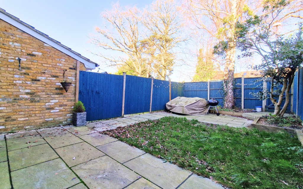 3 bed terraced house for sale in Wild Briar, Wokingham  - Property Image 12