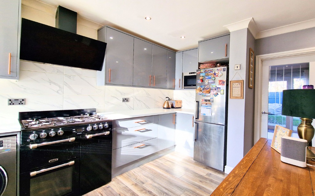 3 bed terraced house for sale in Wild Briar, Wokingham  - Property Image 5