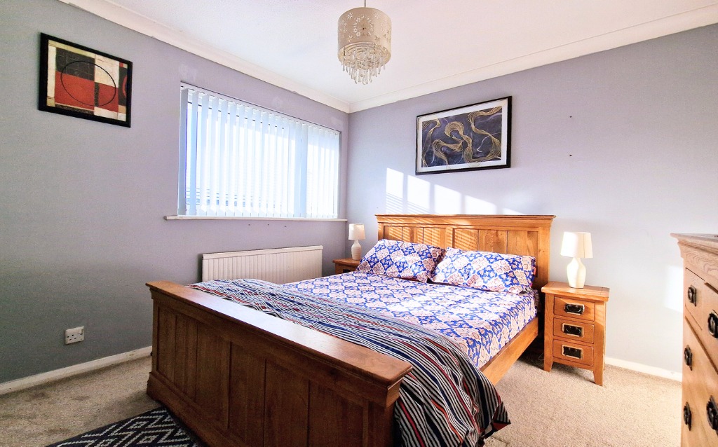 3 bed terraced house for sale in Wild Briar, Wokingham  - Property Image 6