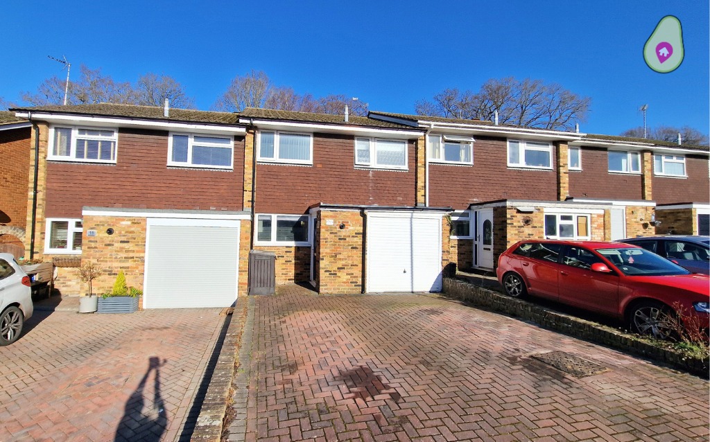 3 bed terraced house for sale in Wild Briar, Wokingham  - Property Image 1
