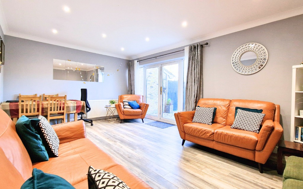 3 bed terraced house for sale in Wild Briar, Wokingham  - Property Image 3