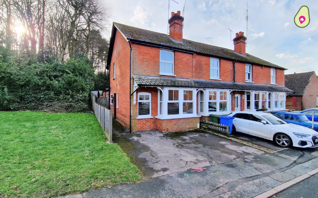 3 bed end of terrace house for sale in Upper Broadmoor Road, Crowthorne  - Property Image 1
