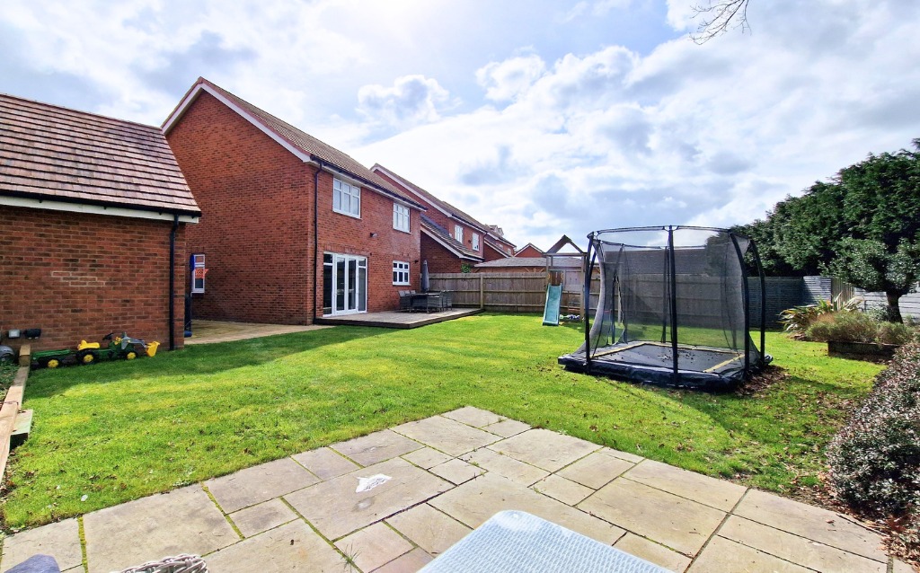 4 bed detached house for sale in Nicholson Drive, Wokingham  - Property Image 19