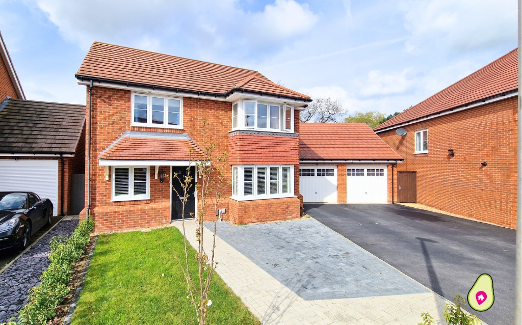 4 bed detached house for sale in Nicholson Drive, Wokingham  - Property Image 23