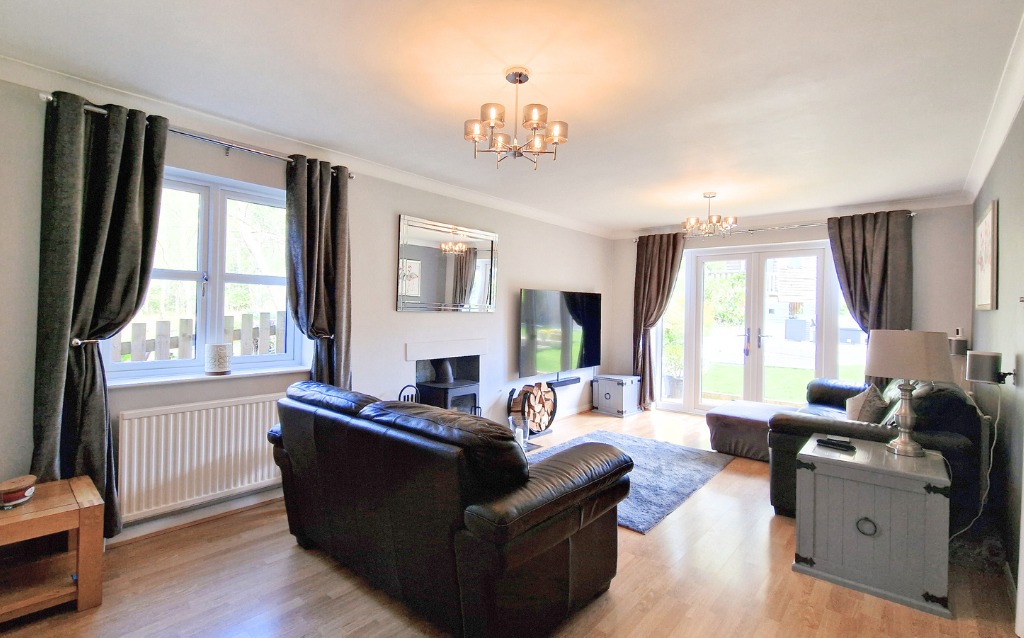 5 bed detached house for sale in Manor Park Drive, Wokingham  - Property Image 8