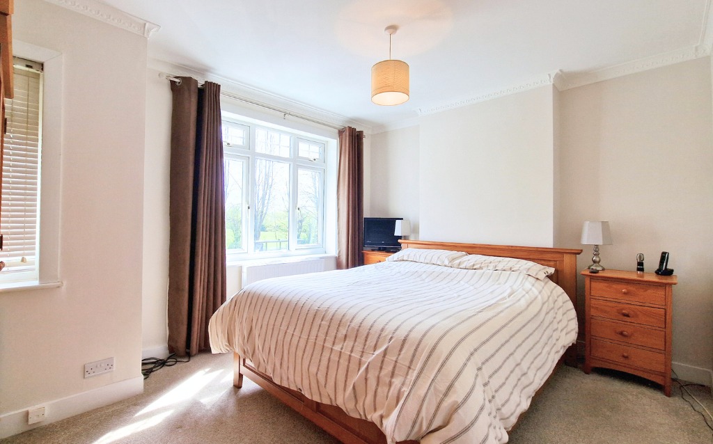 3 bed semi-detached house for sale in Yorktown Road, Sandhurst  - Property Image 10