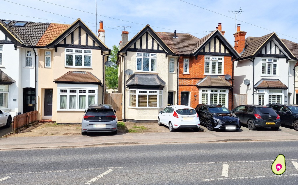 3 bed semi-detached house for sale in Yorktown Road, Sandhurst  - Property Image 1