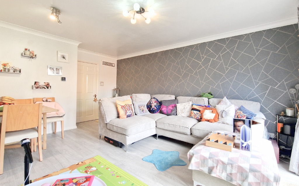 2 bed terraced house for sale in Valley View, Sandhurst  - Property Image 4