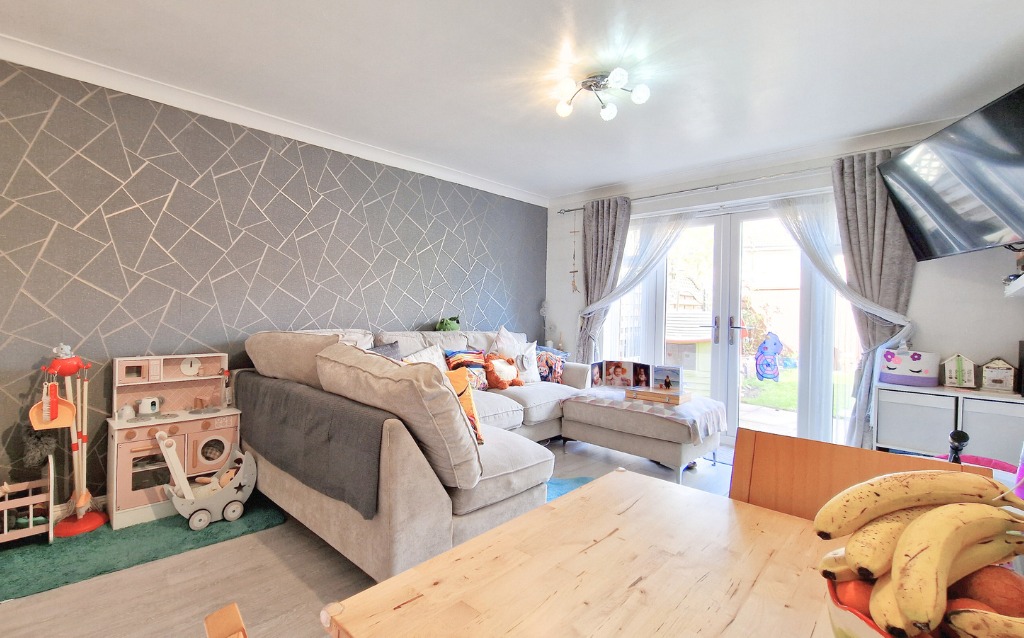 2 bed terraced house for sale in Valley View, Sandhurst  - Property Image 3