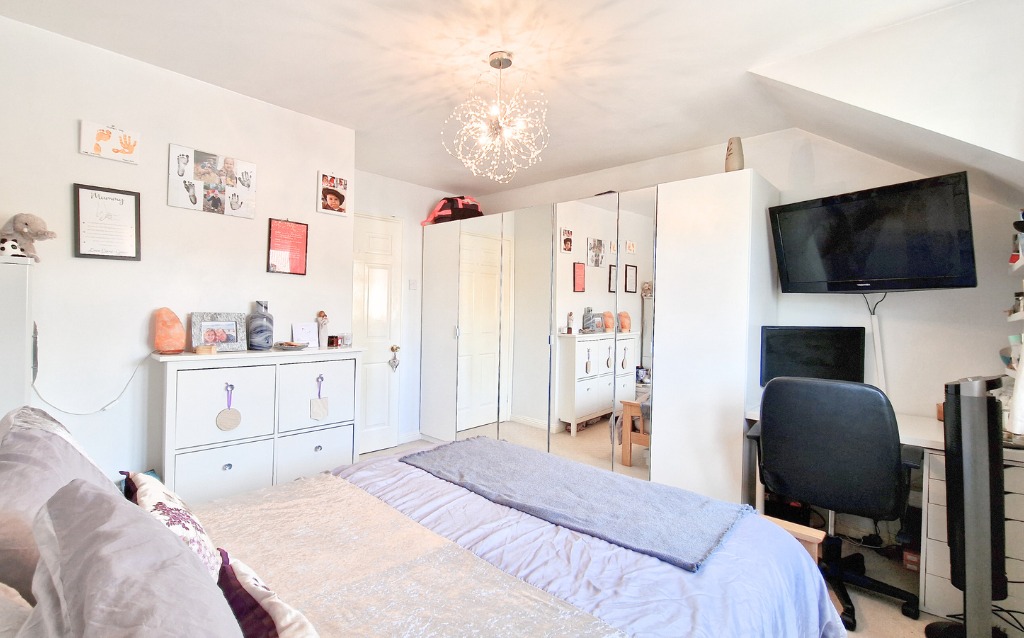 2 bed terraced house for sale in Valley View, Sandhurst  - Property Image 8