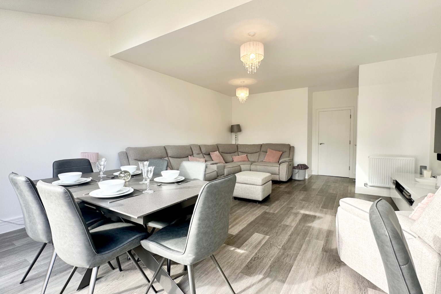 3 bed terraced house for sale in Harvest Path, Wokingham  - Property Image 3