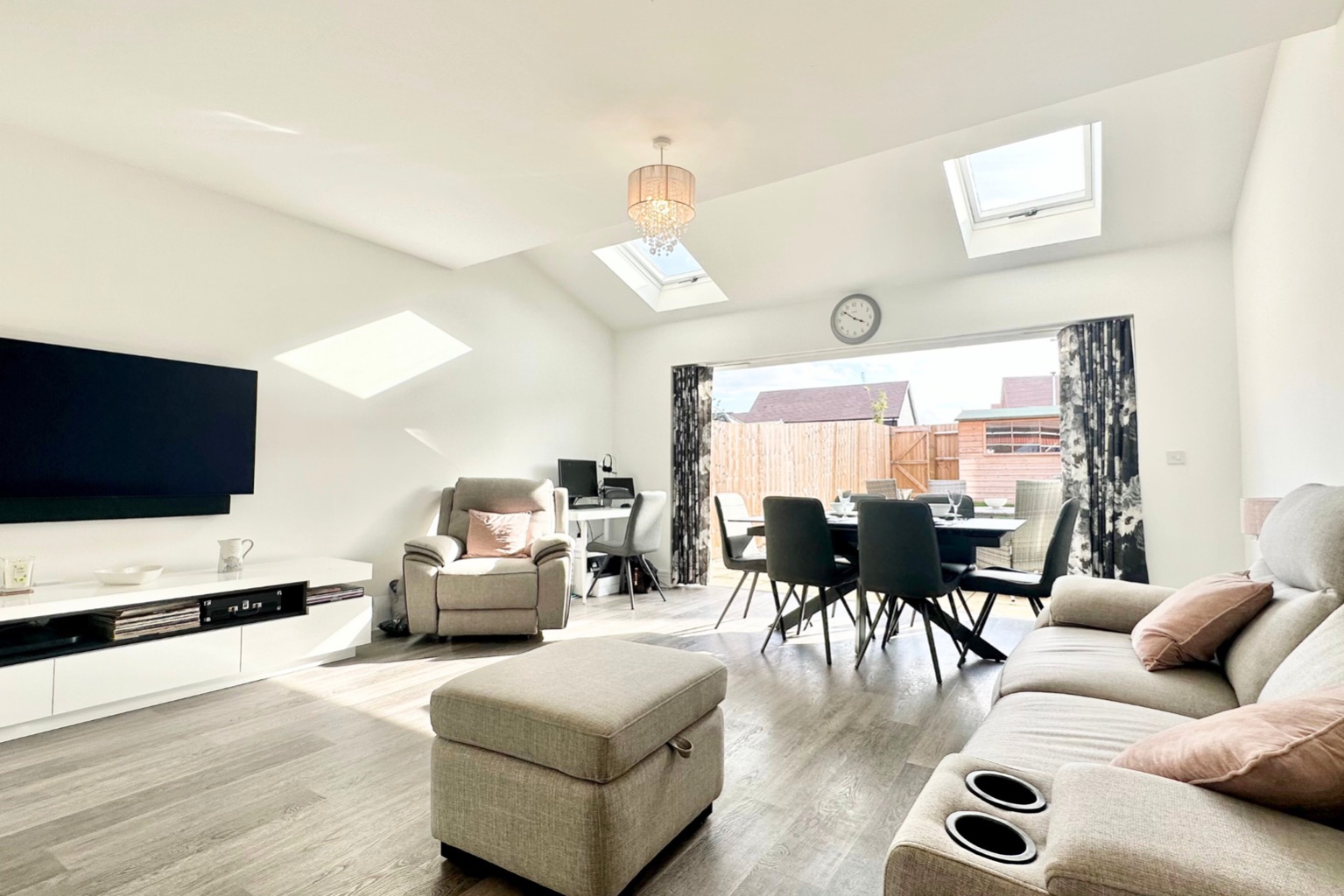 3 bed terraced house for sale in Harvest Path, Wokingham  - Property Image 2