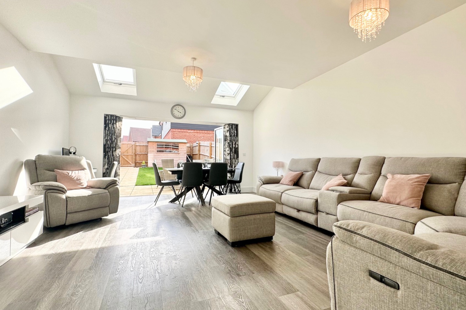 3 bed terraced house for sale in Harvest Path, Wokingham  - Property Image 6