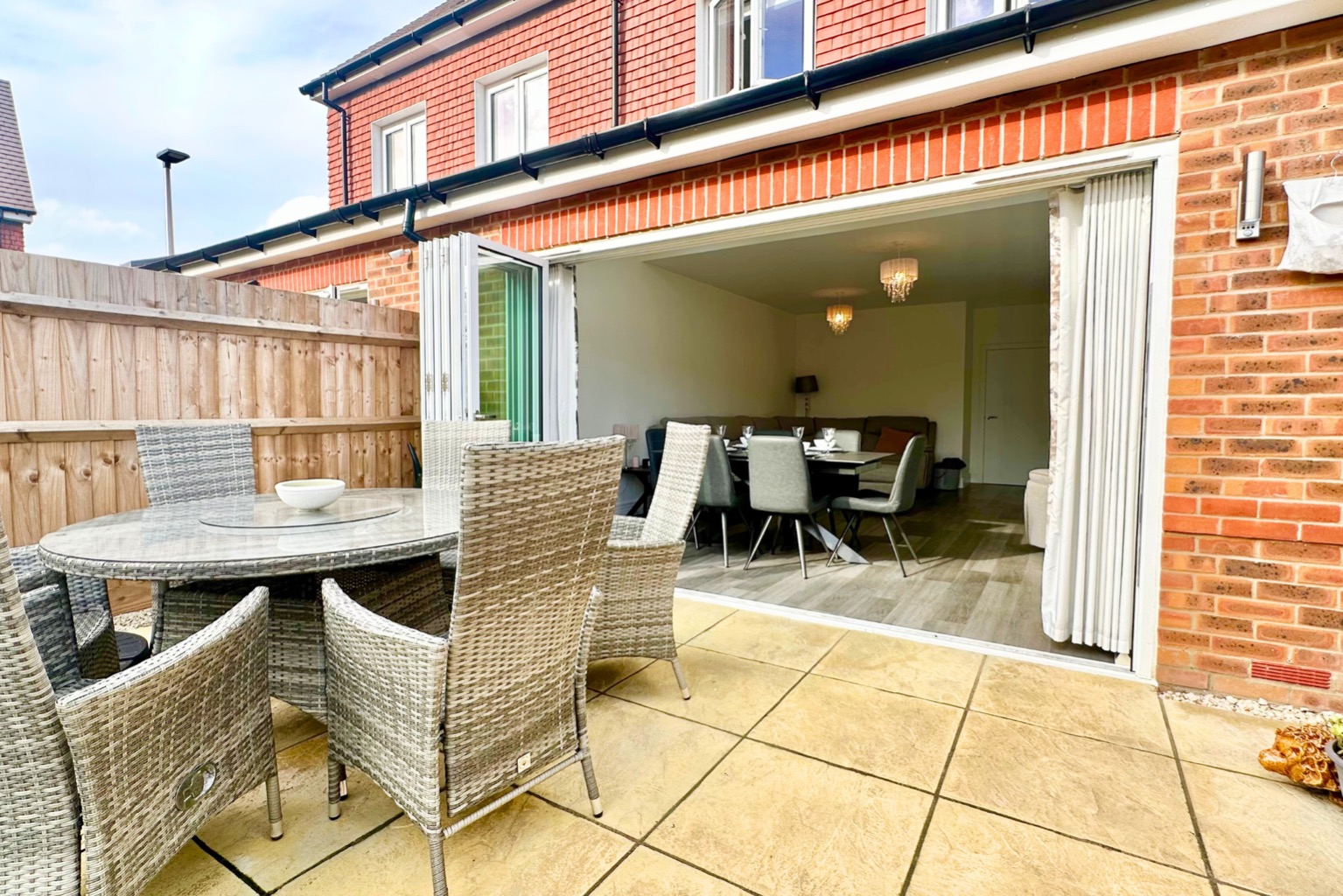 3 bed terraced house for sale in Harvest Path, Wokingham  - Property Image 25